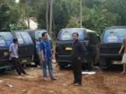 Stiker Gambar WH Ramaikan Mobil Angkot Serang