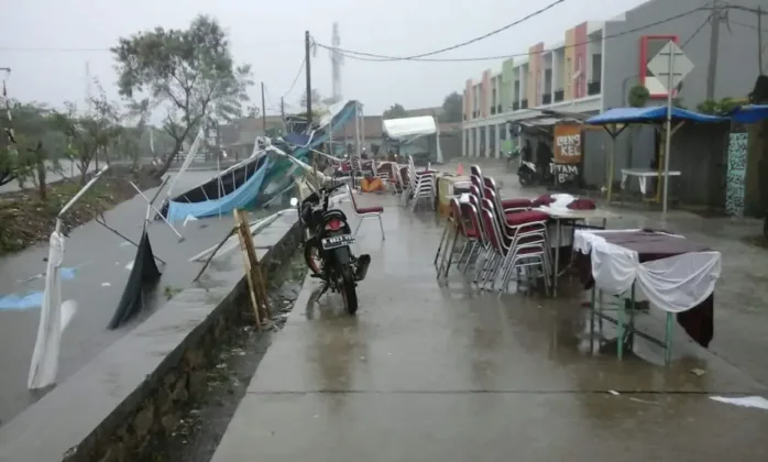 Hujan dan Angin Hantam Kota Tangerang