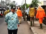 Kota Tangerang Dihantam Hujan dan Angin, Arief R Wismansyah Serukan Waspada