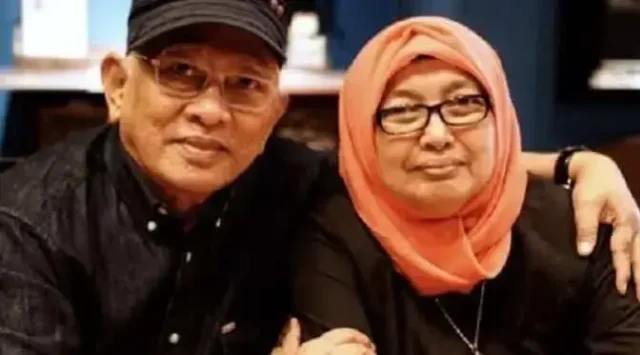 AKU MELIHATMU: Puisi KH Mustofa Bisri Sebelum Sang Istri Wafat