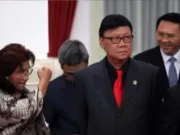 Menteri Susi Kepalkan Tangan untuk Ahok, Apa Maksudnya?