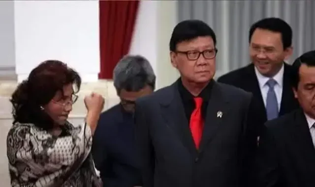 Menteri Susi Kepalkan Tangan untuk Ahok, Apa Maksudnya?