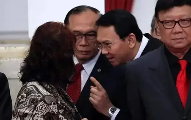 Menteri Susi Kepalkan Tangan untuk Ahok, Apa Maksudnya?