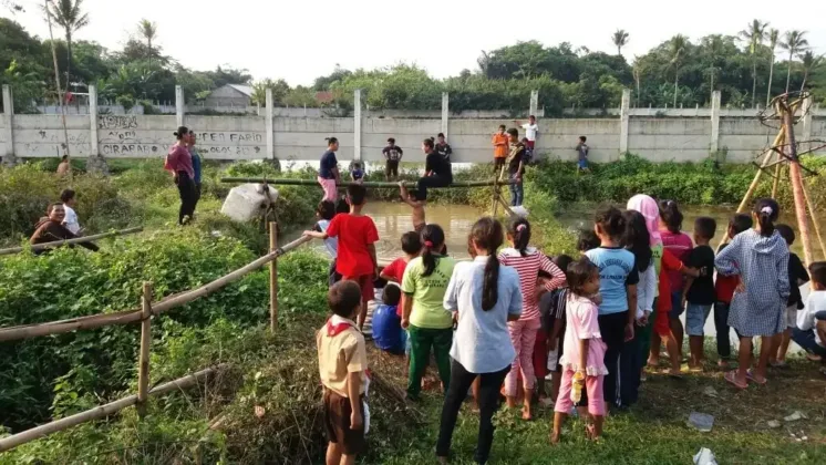 Warga Desa Cirarab Antusias Ikut Perlombaan HUT Kemerdekaan RI ke-71