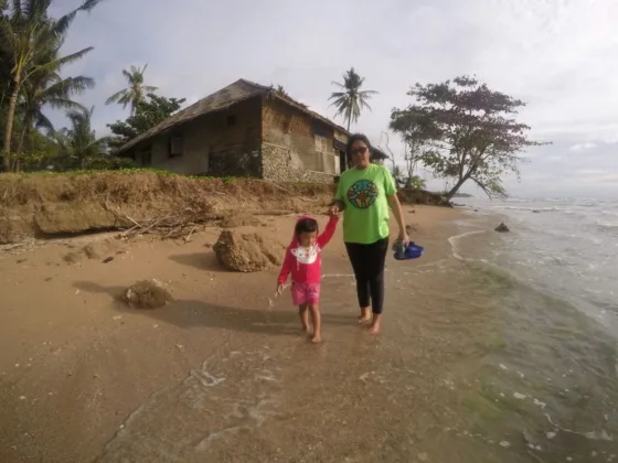 Libur Natal Wisatawan Lokal Serbu Pantai Anyer