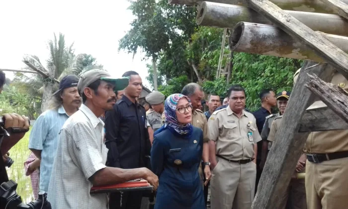 Kunjungi Rumah yang Roboh, Bupati Lebak: Kita Bangun Kembali Melalui Baznas dan Kolekan Dinas-Dinas