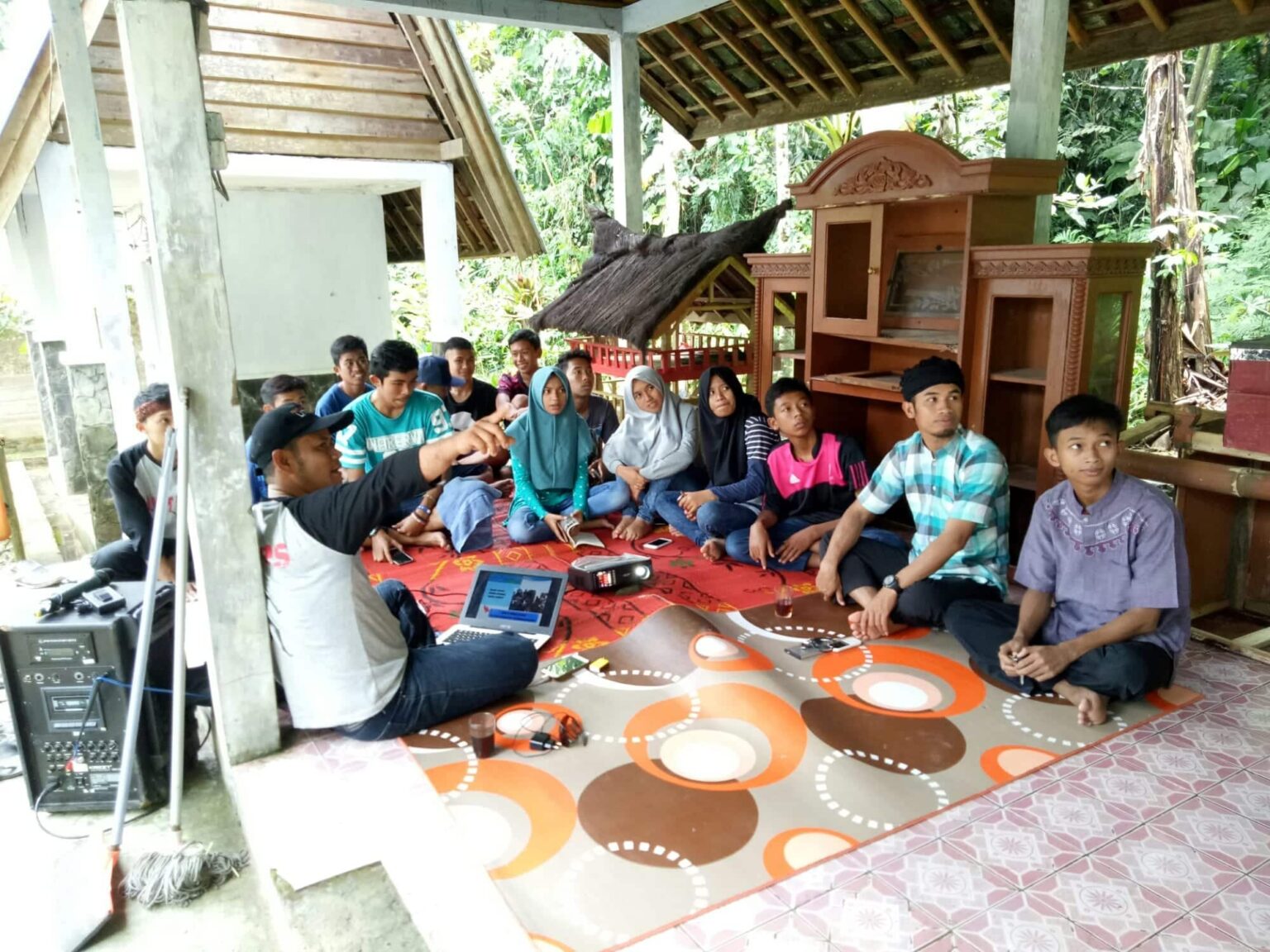 Wisata Literasi  di Tengah Suasana Alam  Pegunungan Nan Asri