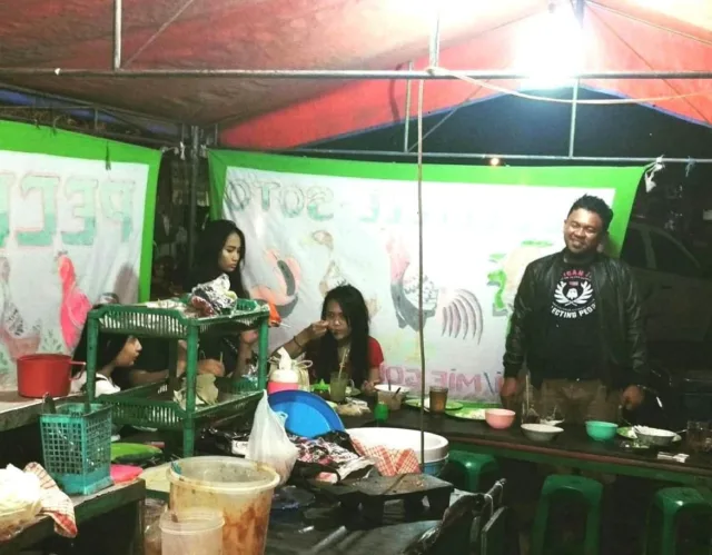 PECEL LELE CAK RAMON, Tempat Berlangganan Cewek-cewek Cantik Mengusir Rasa Lapar