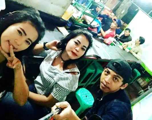 PECEL LELE CAK RAMON, Tempat Berlangganan Cewek-cewek Cantik Mengusir Rasa Lapar