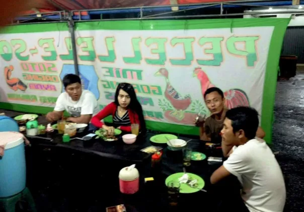 PECEL LELE CAK RAMON, Tempat Berlangganan Cewek-cewek Cantik Mengusir Rasa Lapar