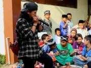 Musik dan Buku diantara Keceriaan Anak-anak Desa