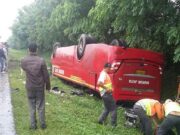 Ugal-Ugalan di Jalan Tol, Bus Murni Jaya Jurusan Labuan-KalideresTerguling