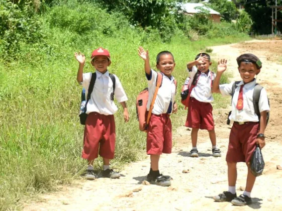 Bantuan Perlengkapan Sekolah dari Presiden Jokowi Sampai ke Anak-Anak Bengkayang