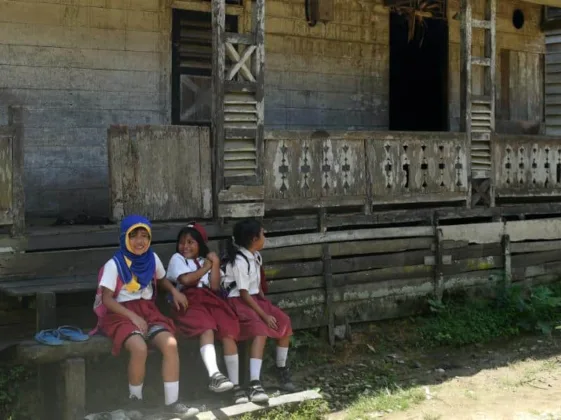 Bantuan Perlengkapan Sekolah dari Presiden Jokowi Sampai ke Anak-Anak Bengkayang