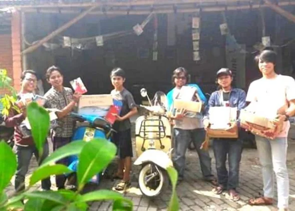 Uji Kebijakan Ongkos Kirim Gratis Presiden Jokowi, Relawan Motor Literasi Kirim Paket Buku ke Sejumlah Daerah di Indonesia