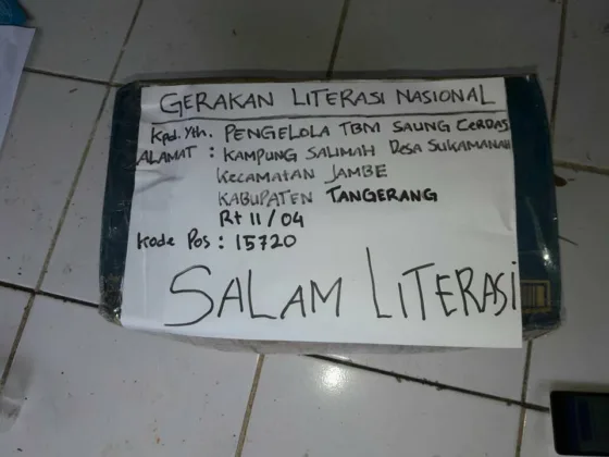 Uji Kebijakan Ongkos Kirim Gratis Presiden Jokowi, Relawan Motor Literasi Kirim Paket Buku ke Sejumlah Daerah di Indonesia