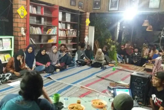 Diskusi Sastra dan Peluncuran Buku Antologi Cerpen “Obor” di TBM Kedai Proses