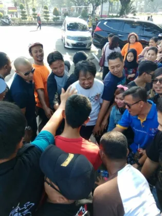 Komunitas Otomotif Gravinci Gelar Touring ke Pantai Anyer