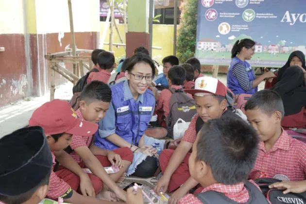 Perusahaan AXA Ajak Siswa SD Ranca Buaya Bermain Ayo Sehat dan Cermat