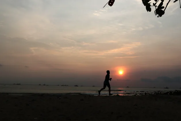 Hari Ke-2 Festival Pesona Tanjung Lesung, Kadis Pariwisata Banten Lepas Peserta Sunset Trail Run