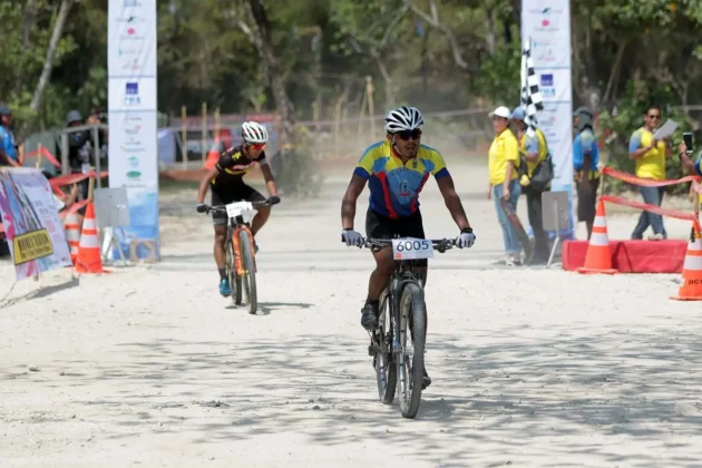 Rangkaian Rhino X-Tri Hari Kedua, Gubernur Banten Lepas Peserta MTB XCM, Balap Sepeda Lintas Alam