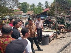 Wali Kota Cilegon Salurkan Bantuan untuk Anak Sekolah Korban Kebakaran