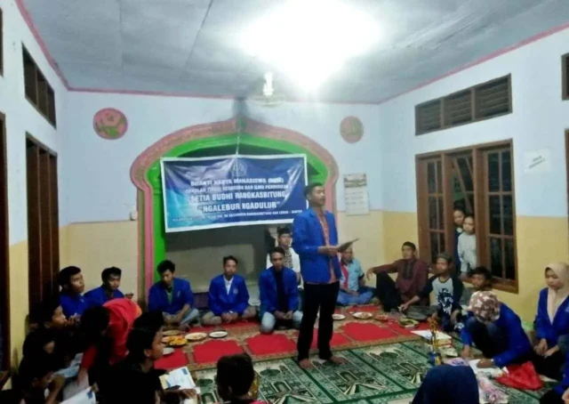 Suasana Haru Perpisahan Anak-anak Binaan Bhakti Karya Mahasiswa STKIP Setia Budhi Rangkasbitung