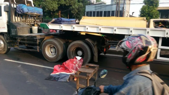 Pengendara Sepeda Motor Tewas Terlindas Truk di Daan Mogot Tangerang