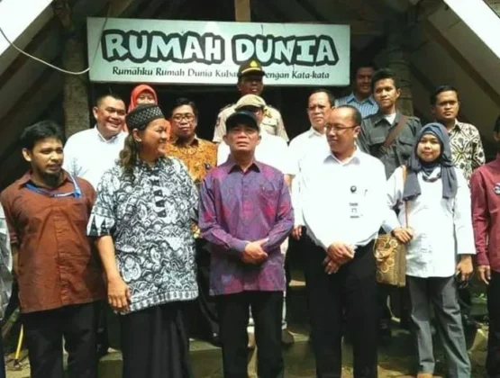 Ke Rumah Dunia, Muhajir Effendi: Jangan Percaya Minat Baca Orang Indonesia Itu Rendah