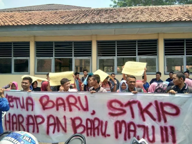 Pelantikan Ketua Baru STKIP Setia Budhi Rangkasbitung Diwarnai Demo Mahasiswa