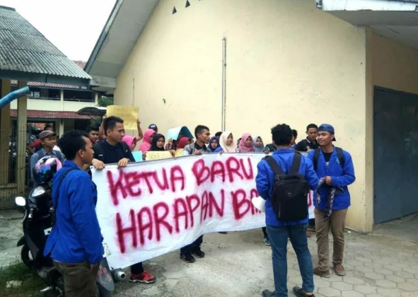 Pelantikan Ketua Baru STKIP Setia Budhi Rangkasbitung Diwarnai Demo Mahasiswa