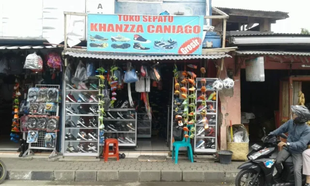 Toko Khanzza Caniago Koleksi Sepatu Trendi dan Kekinian di Rangkasbitung