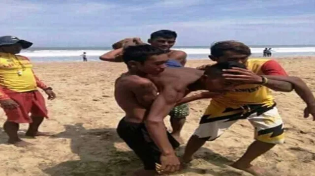 Dua Wisatawan Asal Bekasi Nyaris Tewas Terseret Ombak di Pantai Muara Genteng Lebak