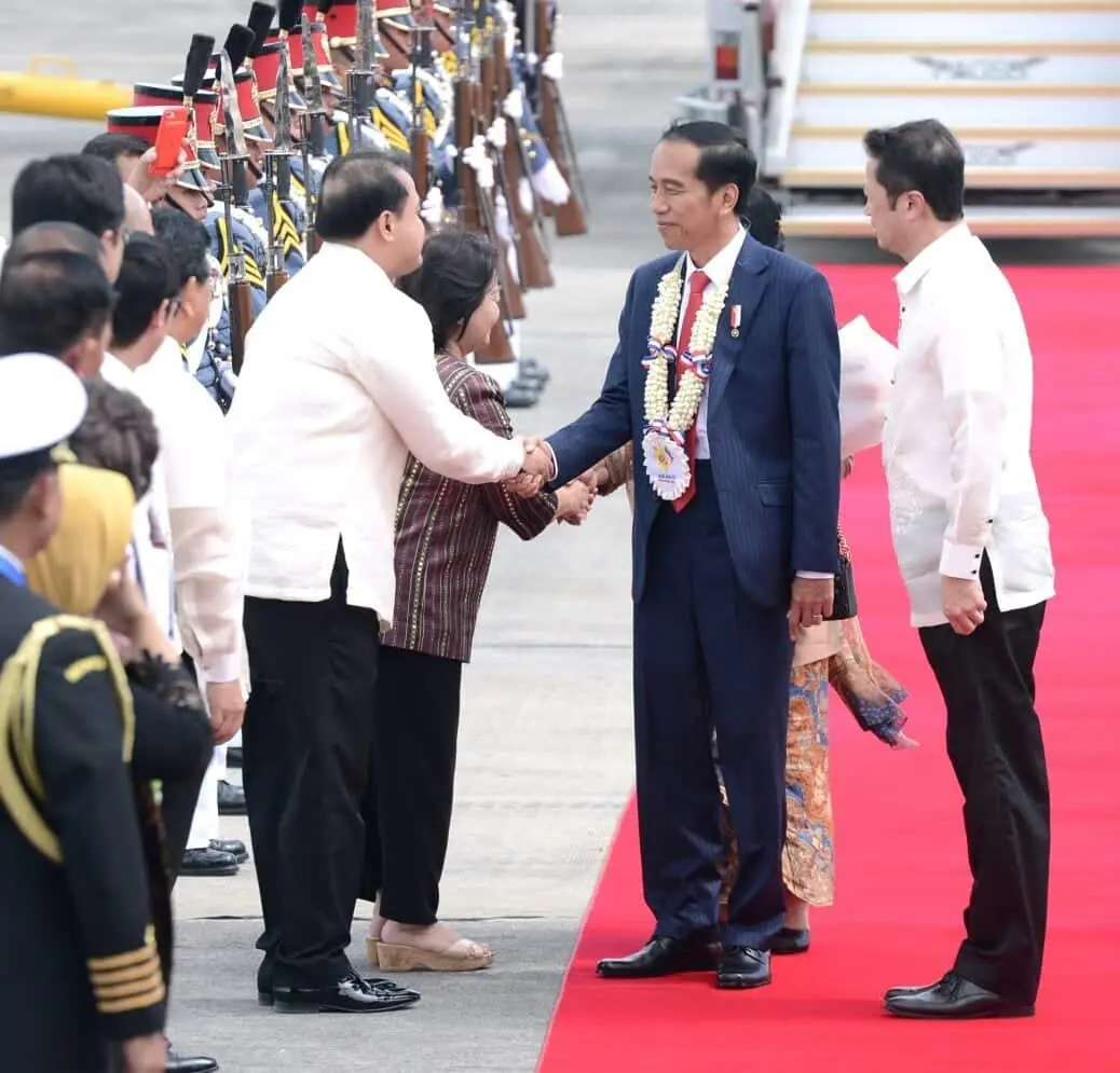 Tiba di Filipina, Presiden Jokowi Hadiri KTT ASEAN di Manila