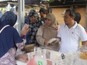 Blusukan ke Pasar Tradisional, Yhannu Belanja Makanan Khas Kota Serang