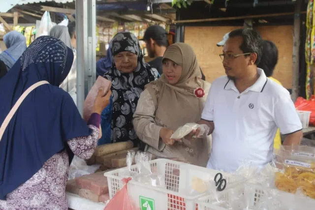 Blusukan ke Pasar Tradisional, Yhannu Belanja Makanan Khas Kota Serang