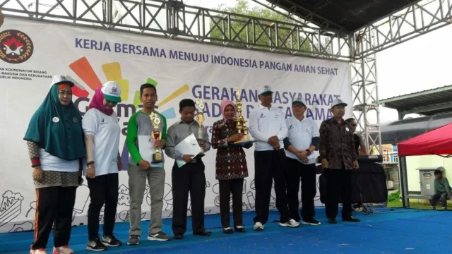 BPOM Banten Beri Sertifikat Keamanan Pangan Kantin Sekolah Tingkat Provinsi Kepada SDN Jurumudi Baru