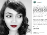 Satu Tahun Pakai Jilbab, Kini Rina Nose Buka Hijab. Ada Apa?