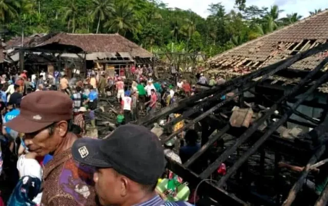 BPBD Lebak Berikan Bantuan Sembako Untuk Korban Kebakaran di Sobang