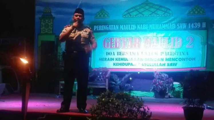 Di Atas Panggung PHBI Maulid Nabi Muhammad SAW, Kapolsek Karawaci Sampaikan Bahaya Narkoba