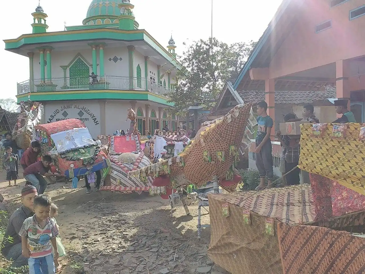 Pawai Panjang Mulud Dalam Rangka Memperingati Maulid Nabi