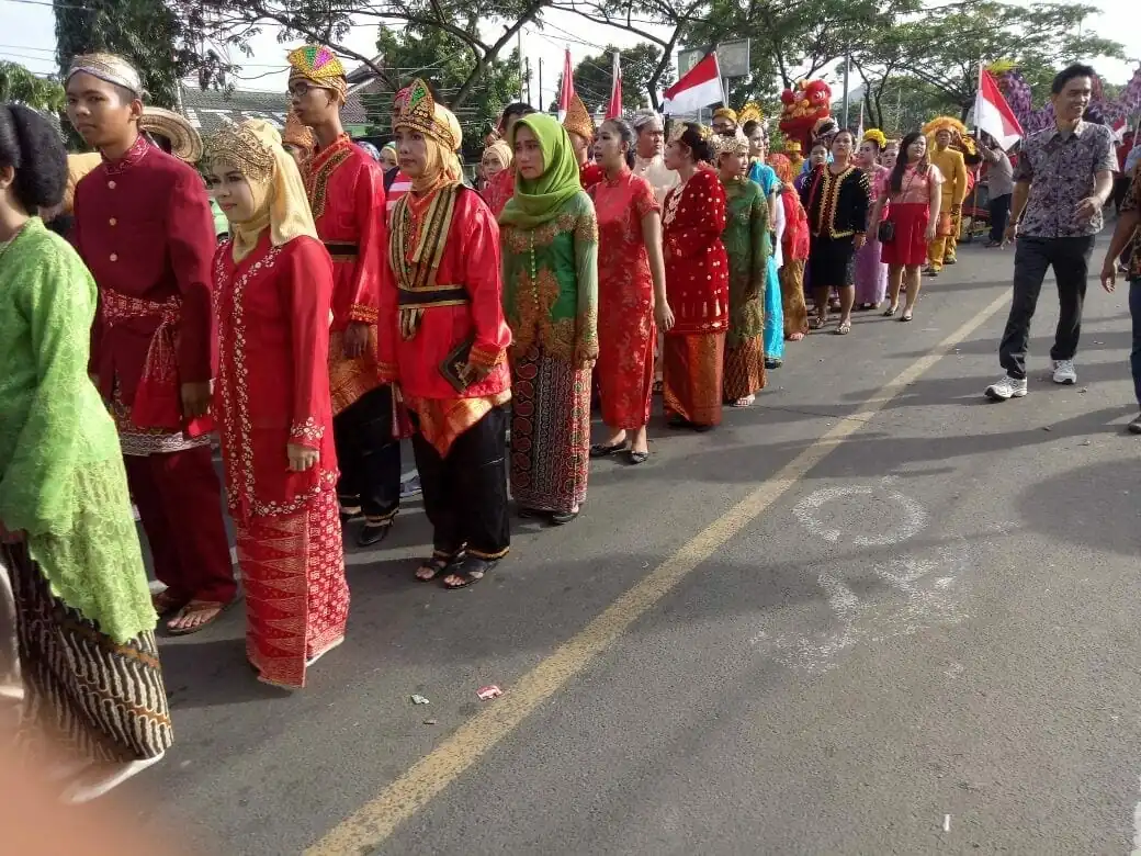 FPK Tampilkan 50 Pakaian Adat dan Deklarasikan Persatuan