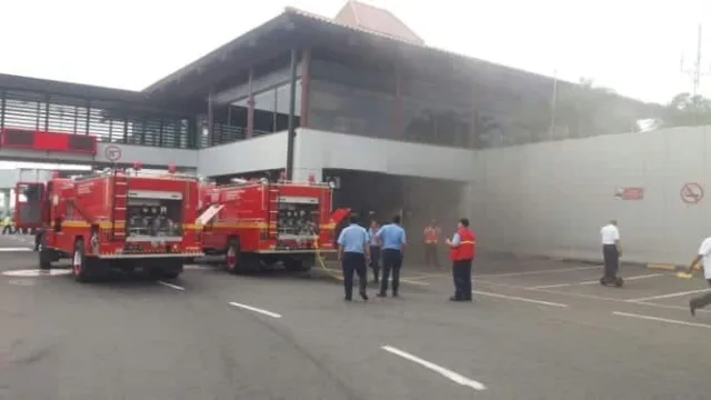 Akibat Korsleting Listrik Terminal 2 Bandara Soekarno Hatta Dipenuhi Kepulan Asap