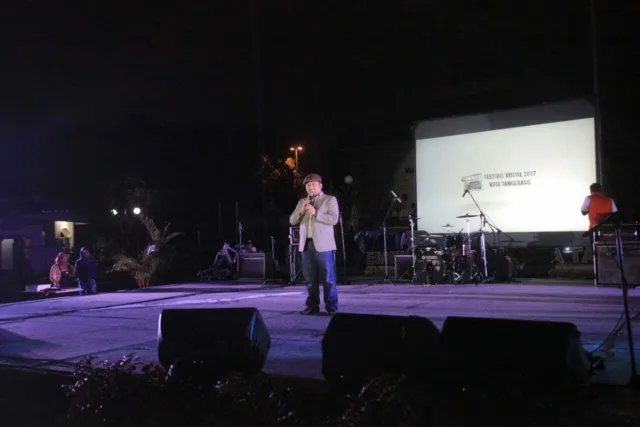 Wali Kota Tangerang Bergaya Klasik ala Sherlock Holmes di Acara Festival Visual