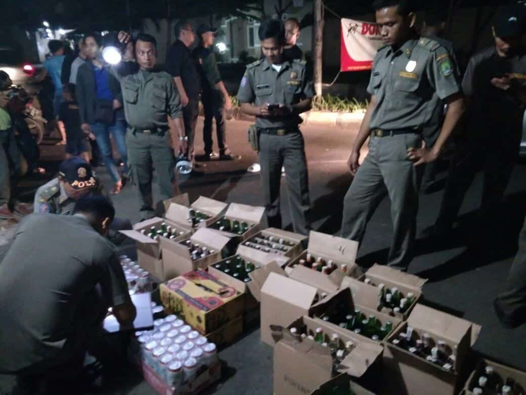 Ribuan Miras Berbagai Jenis Diamankan Trantib Kecamatan Karang Tengah