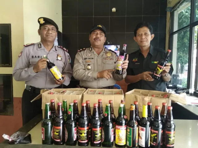 Hasil Operasi Cipta Kondisi, Polsek Karawaci Sita Puluhan Botol Miras