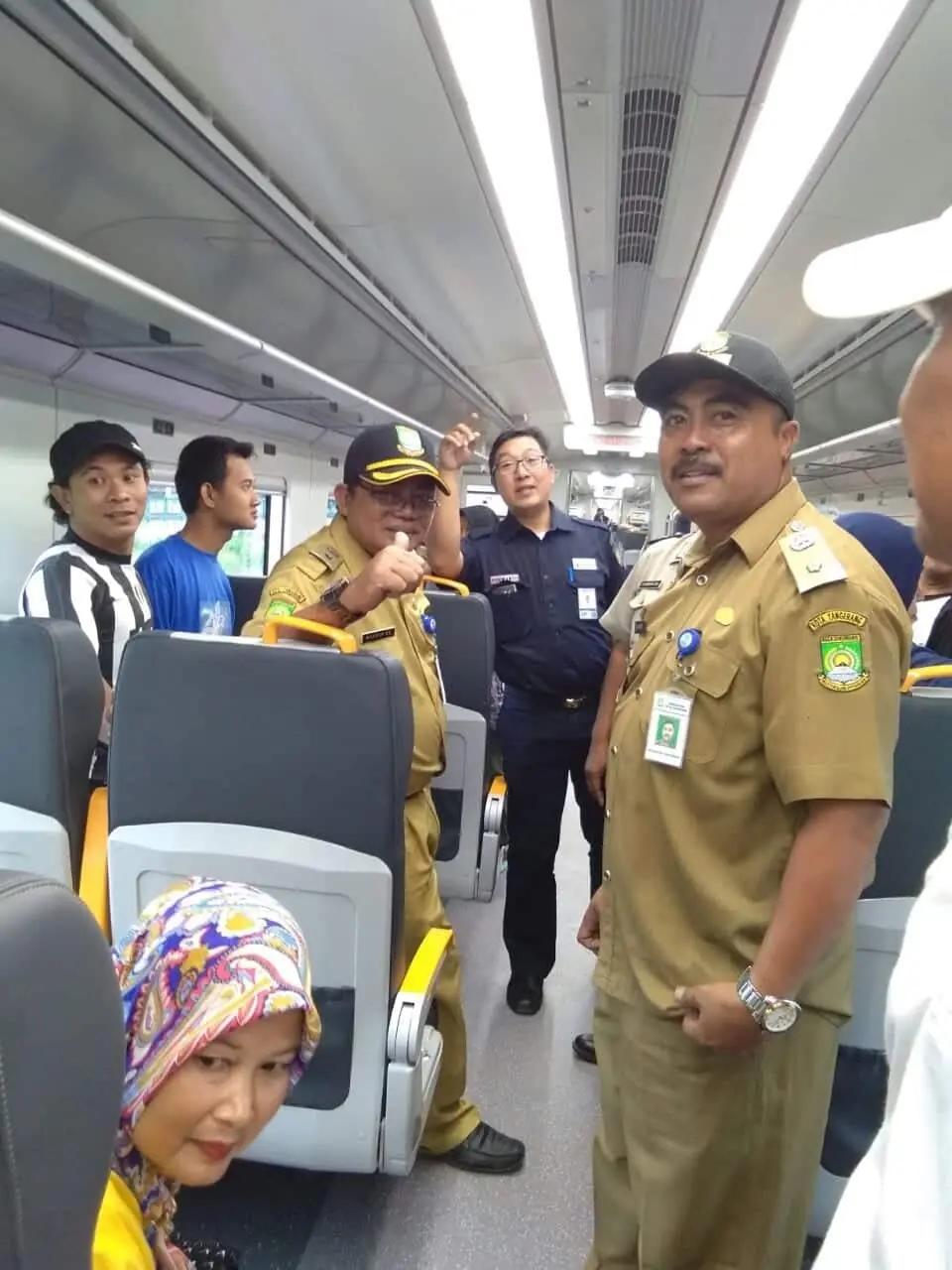 Masih Proses Uji Coba, Warga Tanah Tinggi Suka Cita Naik Kereta Arah Bandara Soetta