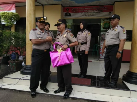 Suasana Haru dan Penuh Keakraban Sambut Apel Pengantar Tugas Wakapolsek Neglasari