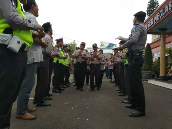 Suasana Haru dan Penuh Keakraban Sambut Apel Pengantar Tugas Wakapolsek Neglasari