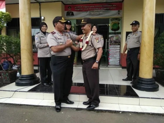 Suasana Haru dan Penuh Keakraban Sambut Apel Pengantar Tugas Wakapolsek Neglasari